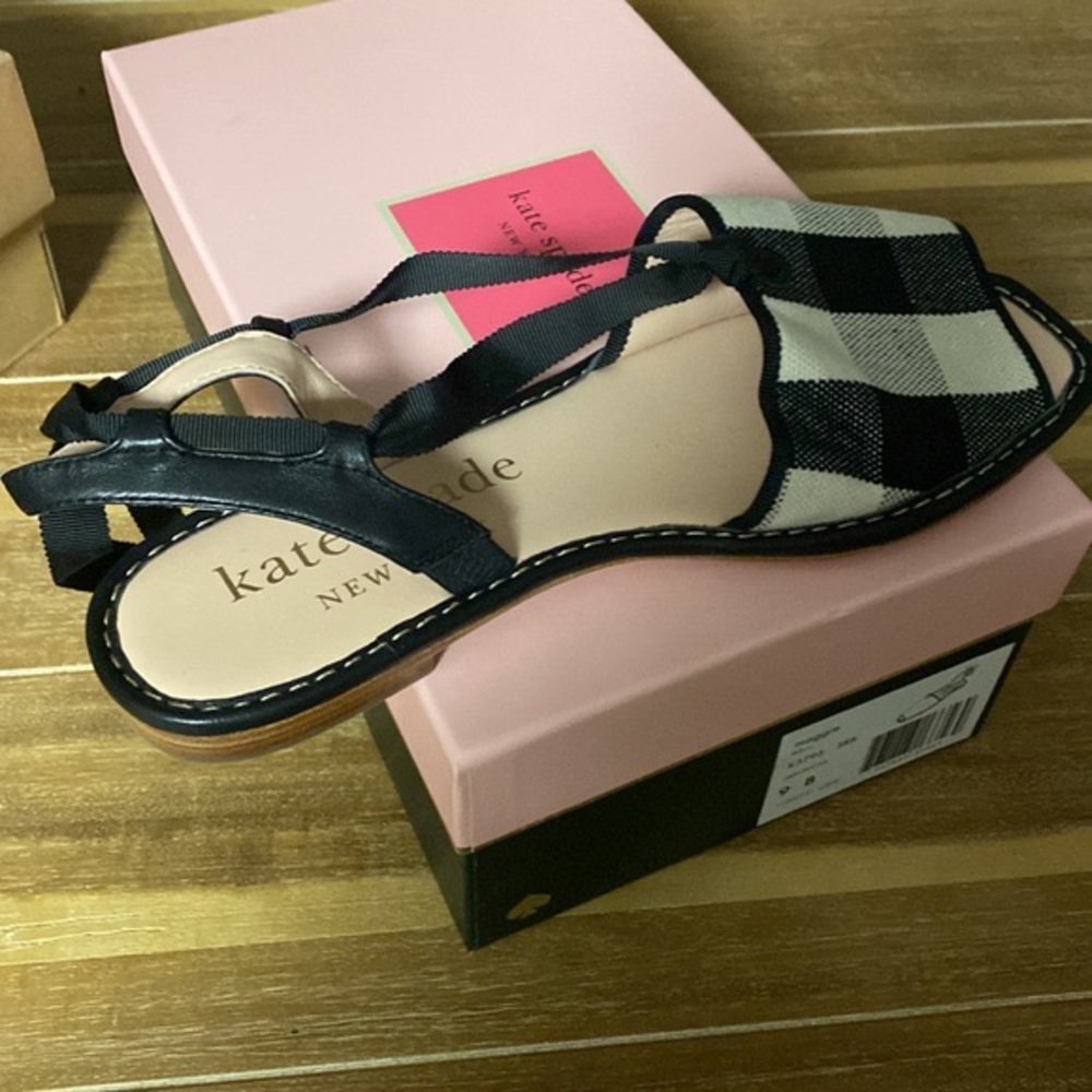 Kate Spade size 9 Sandler. Matching tote for sale separately. NWT